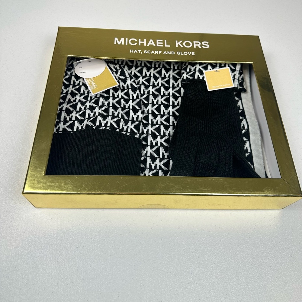NWT Authentic Michael Kors Knit‎ 3 Pieces  Set Hat Scarf Gloves Black Color $148